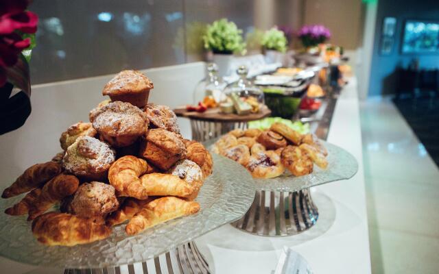 Holiday Inn Warwick Farm by IHG