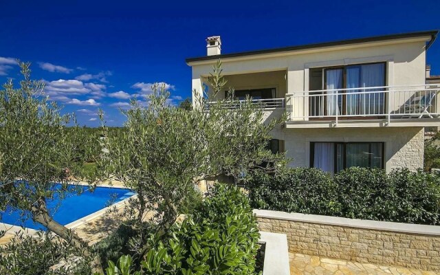 Villa Nira
