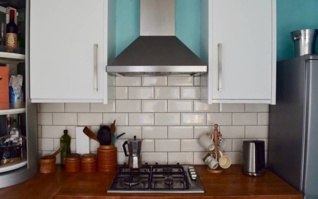Traditional 2 Bedroom Flat Next to Springfield Park