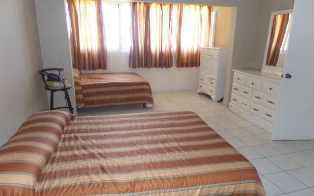 Rooms On the Hip Strip - Montego Bay