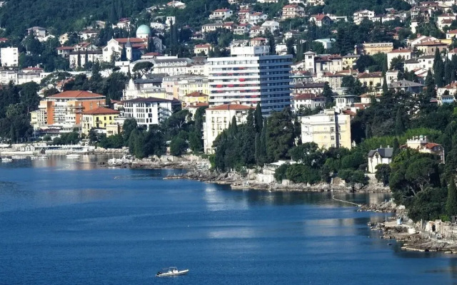 Inviting 1-Bed Apartment in Ičići
