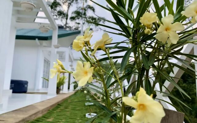 Mount Edge Riverside Hotel