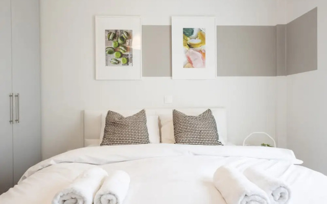 Luxury Beachfront 2-bedroom Stay in Voula