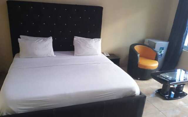 SANTRICK Hotel