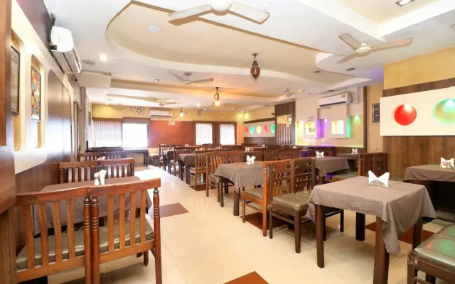 Oyo 30127 Hotel Sabina International