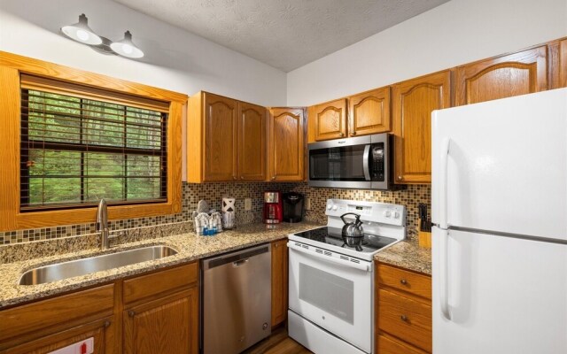 Whitetail Cabin 2 Bedroom Cabin by RedAwning