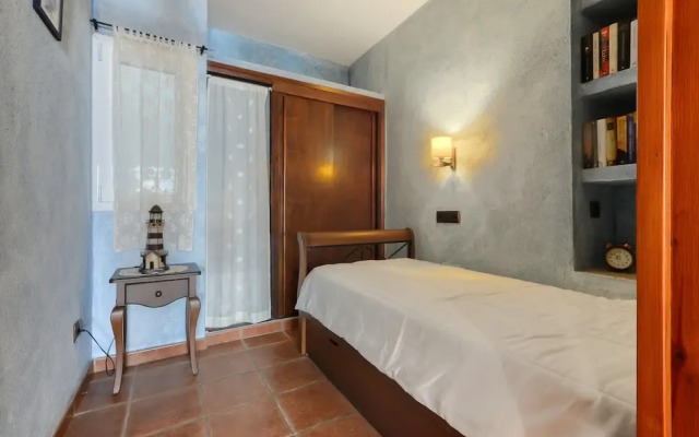 Spacious Apartment With Terrace