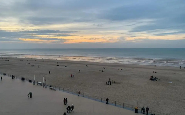 Comfy City Stay Near Sea