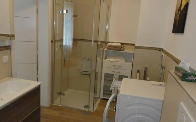 Top 2 Zi-Wohnung, 350 m zum See