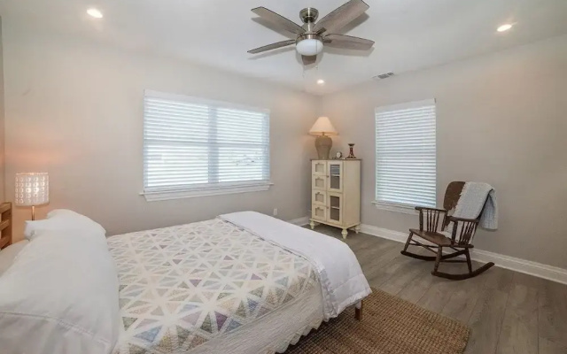 Anchorage Haus 3 Bedroom Home by RedAwning