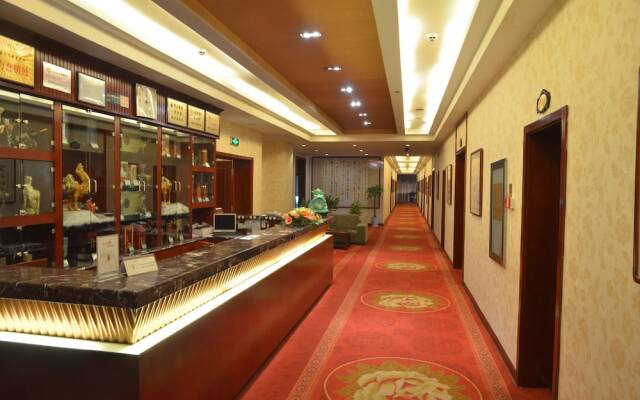Luoyang Yijun Hotel