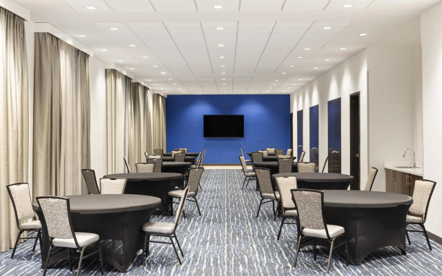 GLō Best Western Nashville Airport