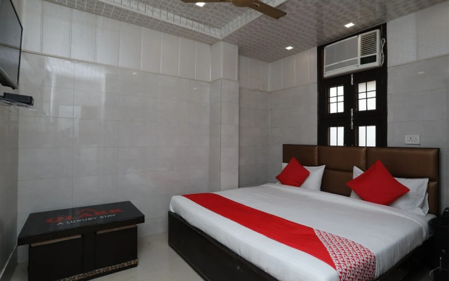 Oyo 36011 Qlark Stay