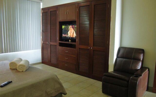 Beachfront Apartment Your Home in Cozumel