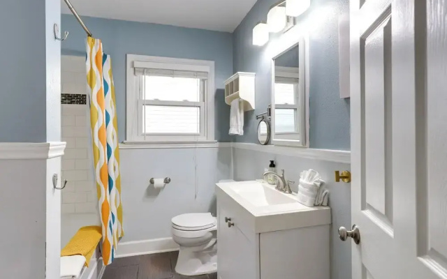 Near Beach & Attractions: Home in Galveston!