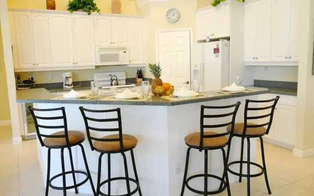 Peaceful Home With Pool and Steps to Beach/dining