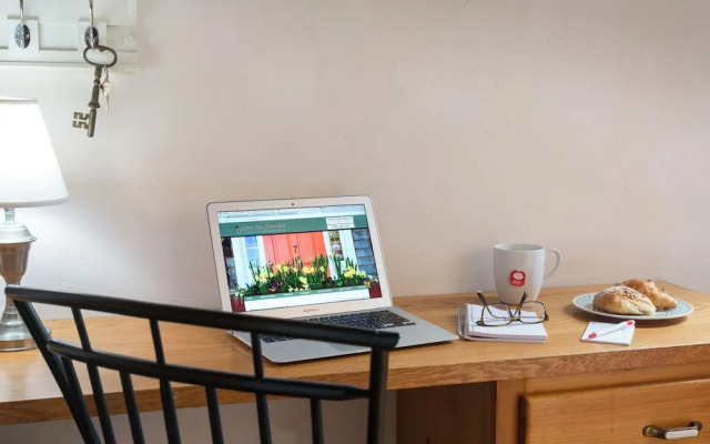 Seven Sea Street Inn