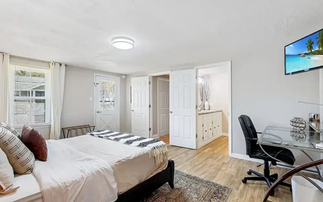 Firefly Hideaway Near Riverwalk