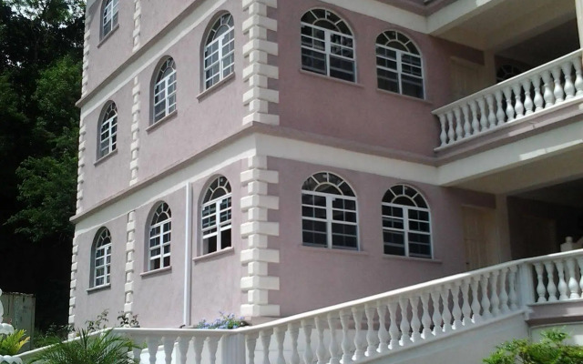 Rejens Hotel