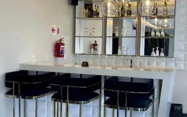 Zet on 9th Avenue (Adults Only)