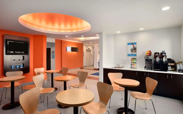 Motel 6 Swift Current, SK