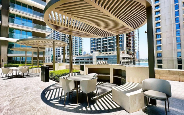 Contemporary 1BR w Dubai Marina Glimpse