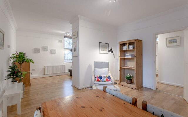 2 Bedroom Apartment in Wapping