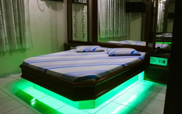 Station Hotel (Adults Only)