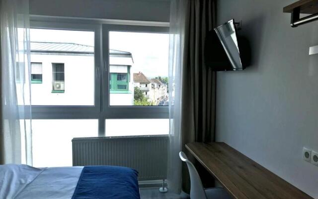 Hotel 83