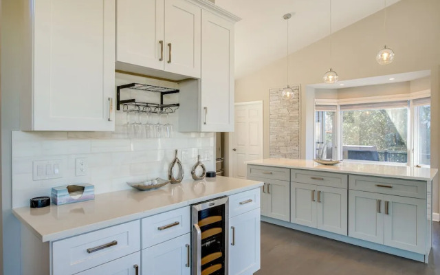 Lafollette Home: Community Pool & Mountain Views!