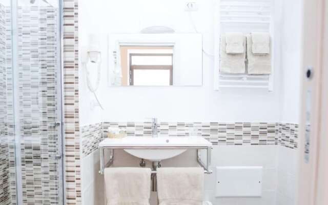 Ailanthus Holiday Suites