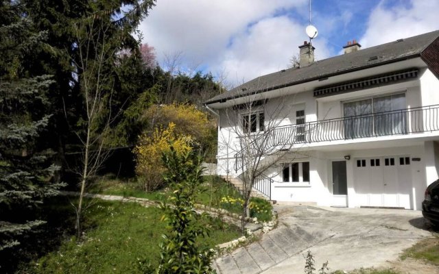 Villa Auxerre luxe Piscine Intérieure proche Paris sans Vis-à-vis