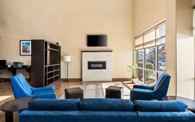 Comfort Suites Waxahachie - Dallas
