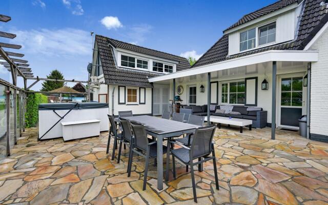 Tasteful Villa in Didam With Garden