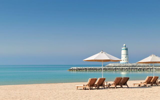 Hilton Salwa Beach Resort & Villas
