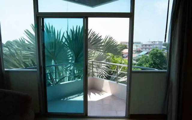 Ayutthaya River View Hotel