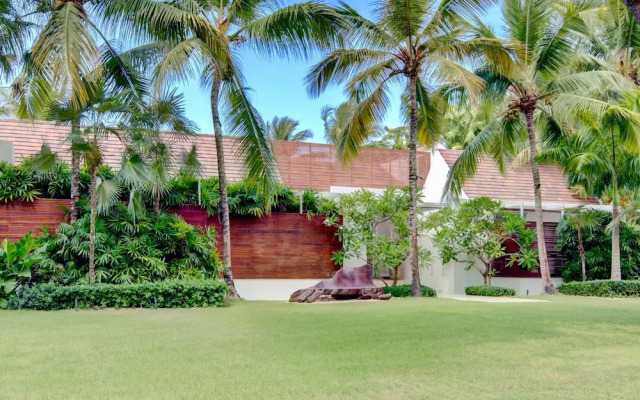 Breathtaking Ocean-view Home w Pool Modern Design