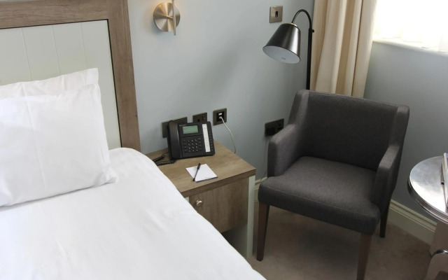 Yarrow Hotel