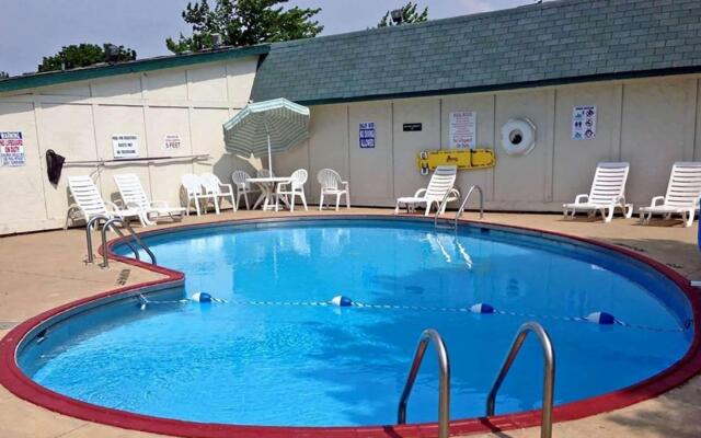 Travelodge by Wyndham Lansing