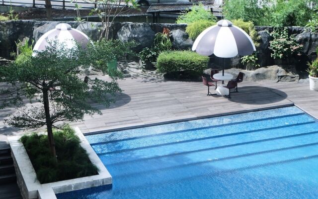 Homey Westmark Tanjung Duren Apartment near Taman Anggrek