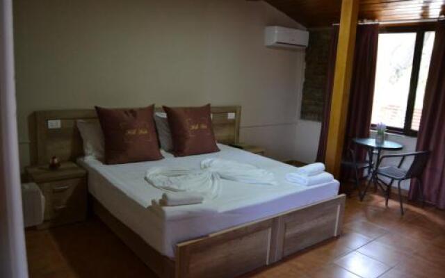 Hill Side Hotel