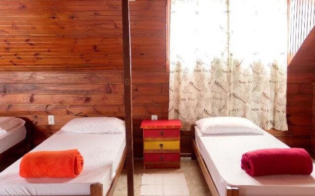 Cabanas Hostel & Suites