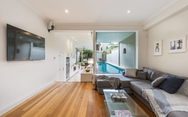 Stylish 3 Bedroom Pool House In Surry Hills