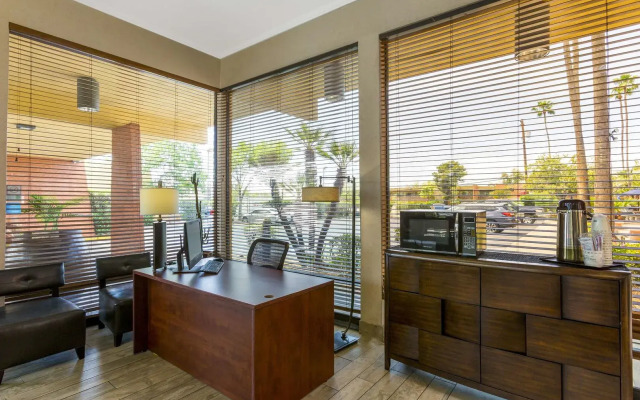 Best Western Royal Sun Inn & Suites