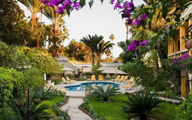 El Encanto Inn