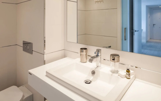 5 Star 3 Bedroom Apartment White Angel