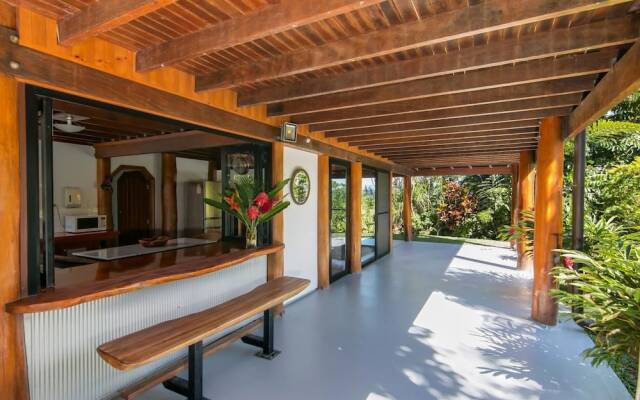 Daintree Manor Bed & Breakfast