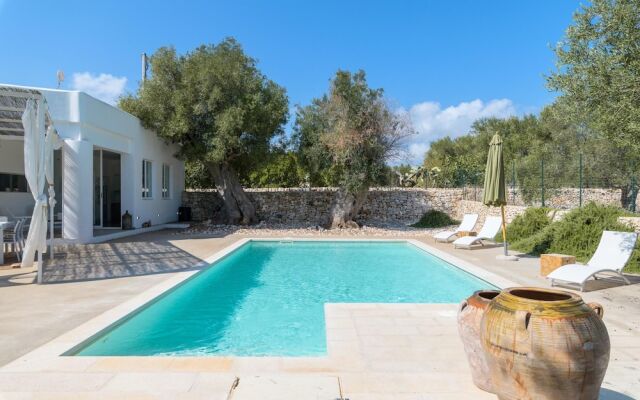 Trullo Chiara con Piscina by Wonderful Italy