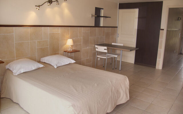 Hôtel et Studios Les Amandiers