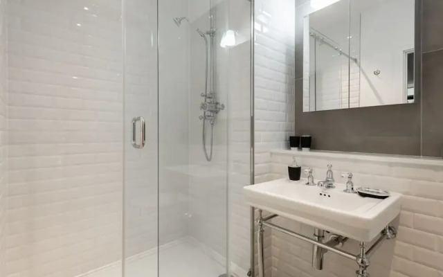 Platinum Apartment in Central Camden 9984